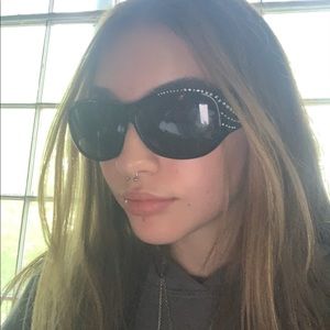 Meet your Posher, Kira